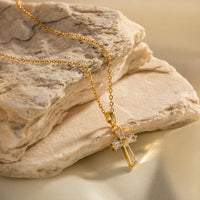 Collana con Pendente a Croce di Diamanti Delicati