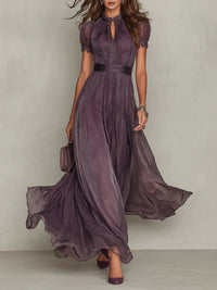Flavia - Vestito lungo viola con scollo a chiave, bordo in pizzo di chiffon