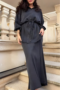 Radomira – completo con blusa annodata